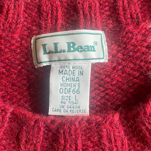 Vintage L.L. Bean 100% Wool Red and Cream Snowflake Sweater - Picture 2 of 7